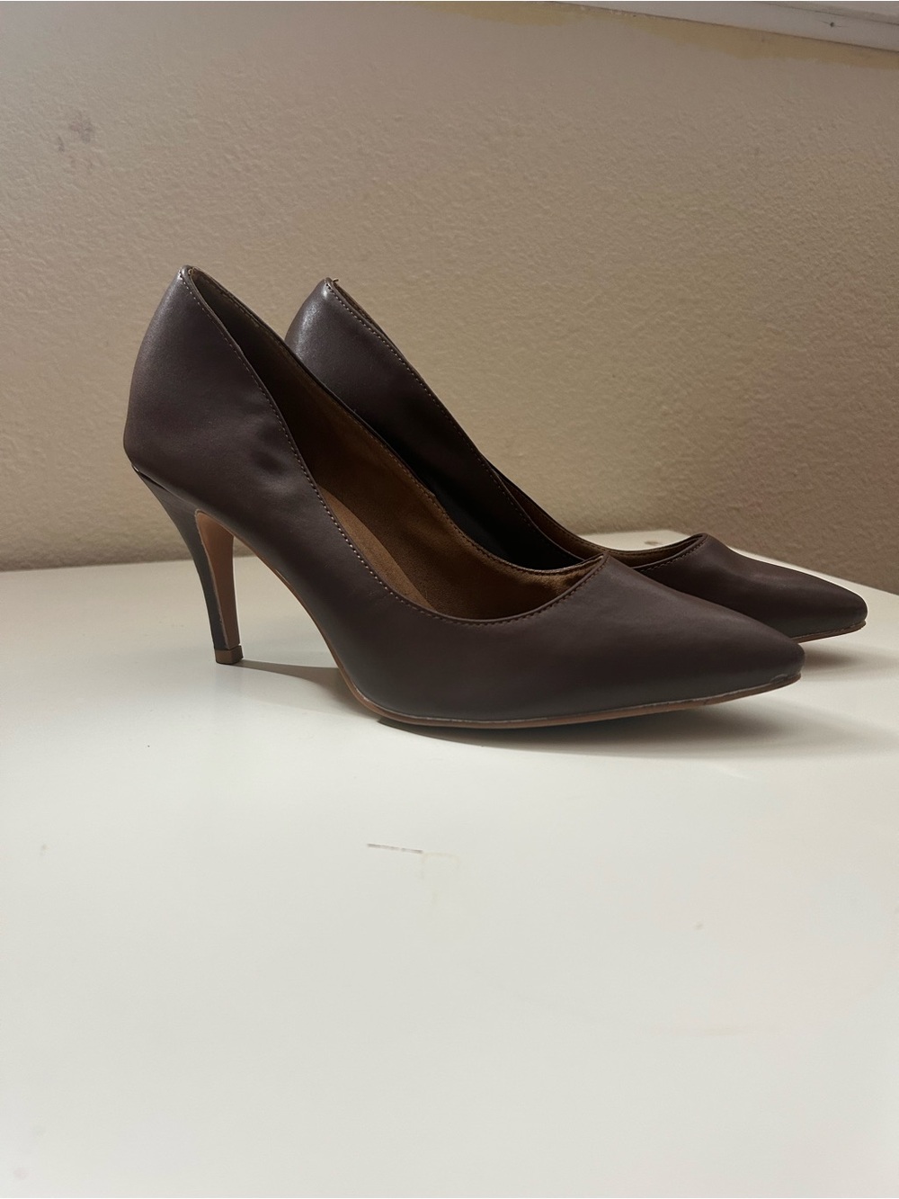 Women's Brown Pointed-Toe Mid Heel Pumps